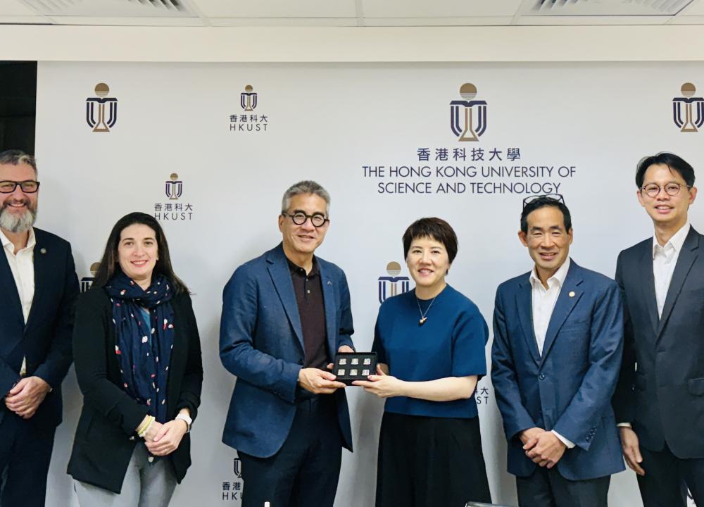 Group photo: Assistant Vice-President (Global Engagement) Prof. Angela NG, Acting Dean of HKUST Fok Ying Tung Graduate School Prof. Bert SHI, Associate Dean of Business and Management and Program Director of the Global Business Program Prof. Tat Koon KOH, Acting Head and Professor of the Division of Public Policy Prof. Kira MATUS and University of Toronto Vice-President, International Prof. Joseph WONG and Associate Vice-President International Partnerships Prof. Alex MIHAILIDIS. 