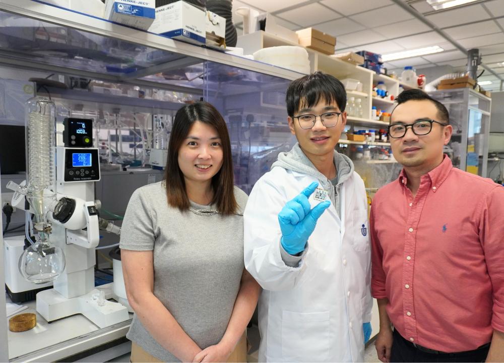 Dr. CHANG Xiao-Ming (center) holds his record-breaking perovskite solar cells with Prof. LIN Yen-Hung (right) and Dr. Fion YEUNG (left).
