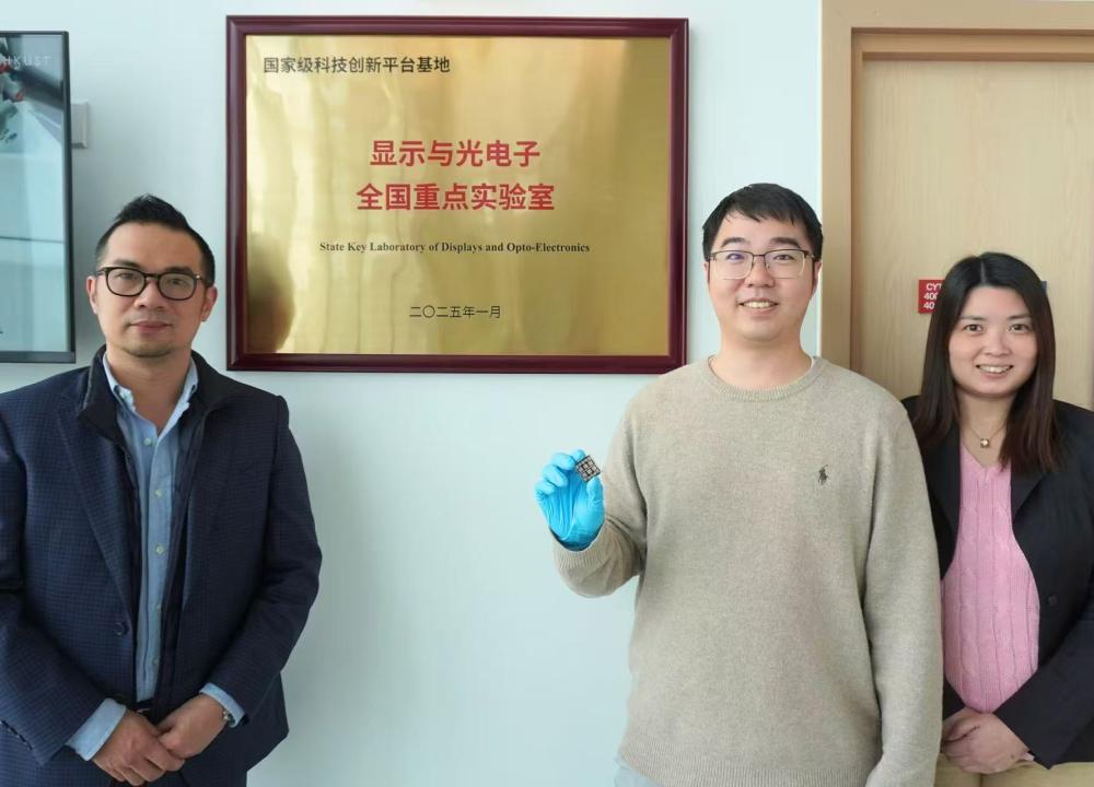 Dr. Shen Xinyi (center) holds his certified all-vacuum-deposited perovskite solar cell with Prof. Lin Yen-Hung (left) and Dr. Fion Yeung (right).